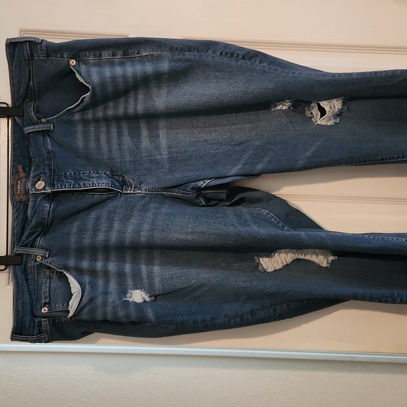 EUC Torrid Sz 26R Distressed Knee And Hem Denim Jeans - Picture 3 of 8